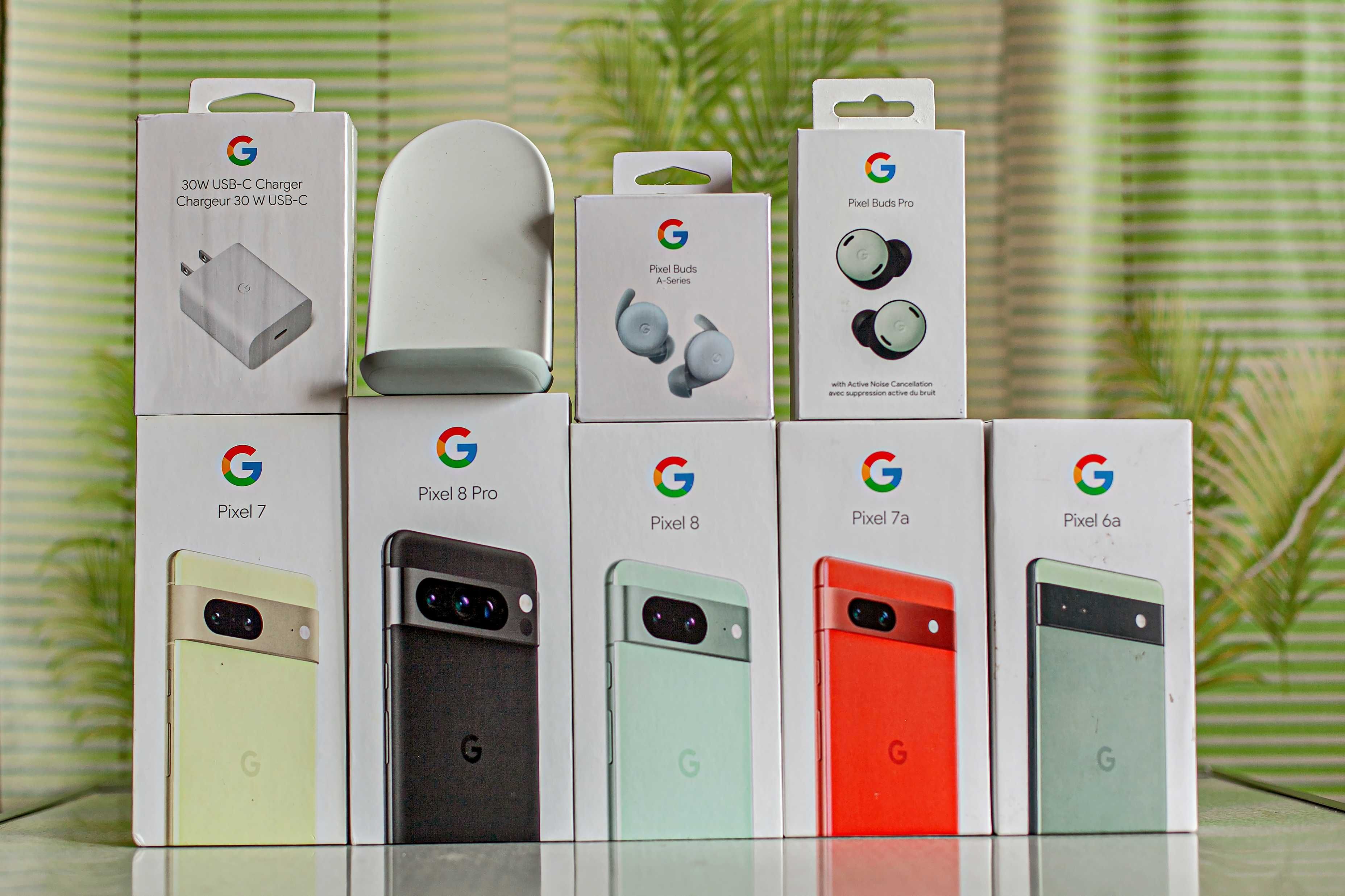 Google Pixel  — беспроводное зарядное устройство.