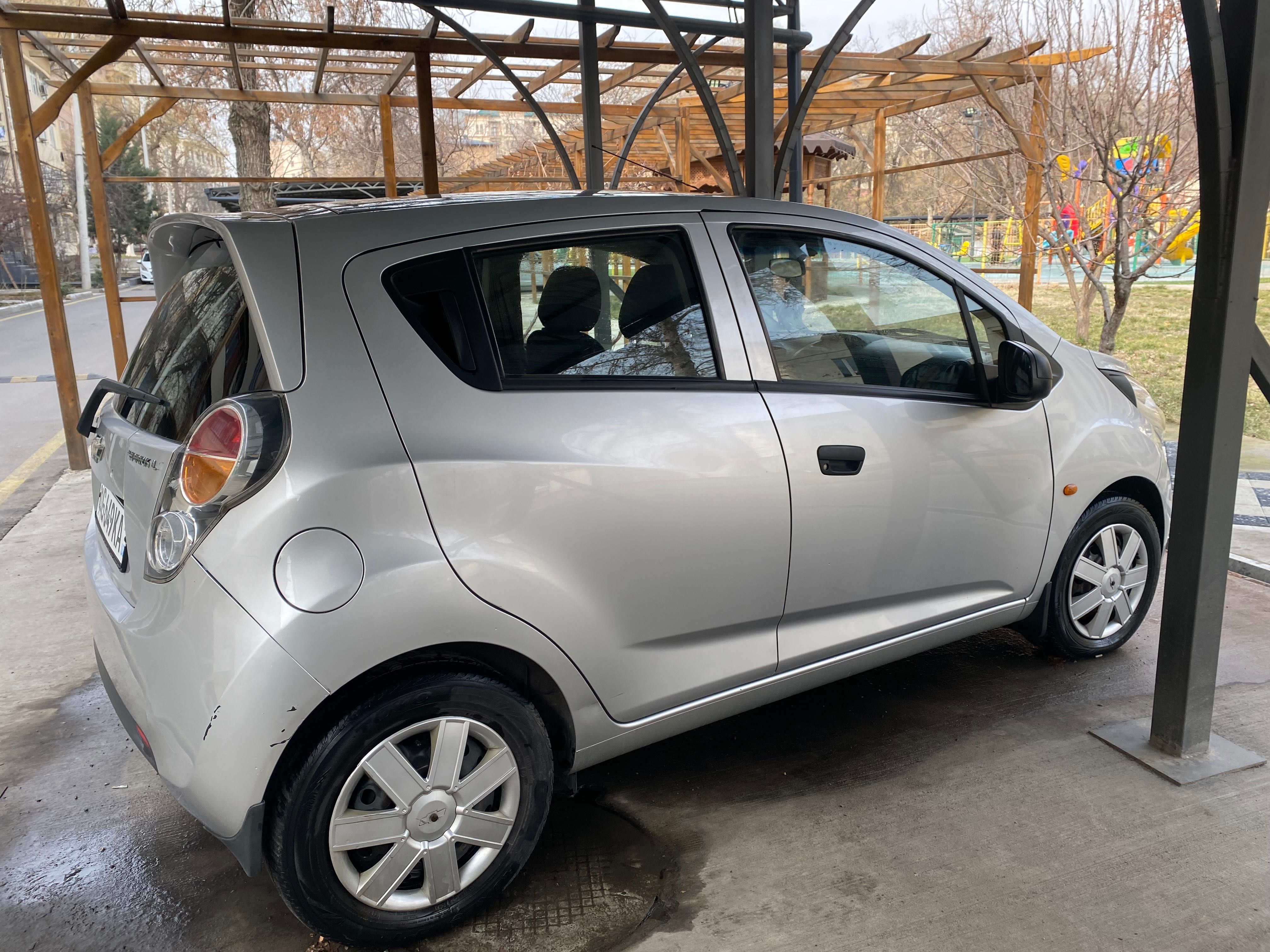 Спарк автомобиль Spark LX