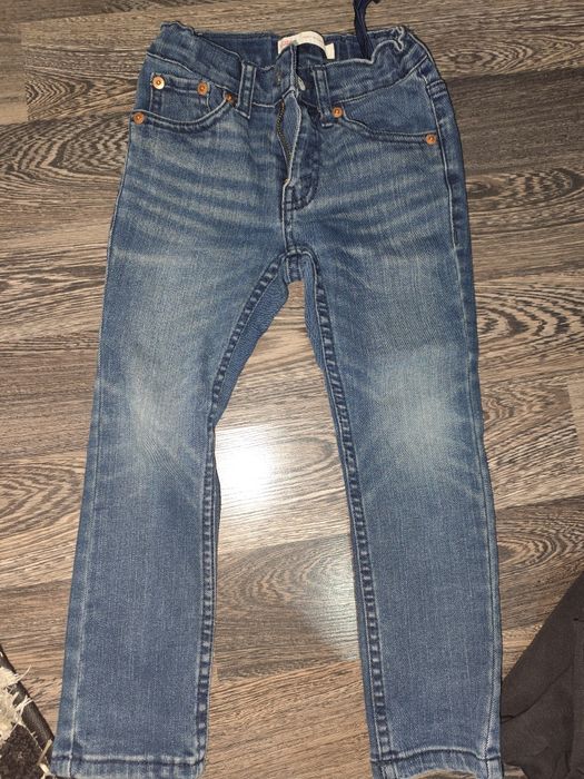 Blugi levi's 4 ani