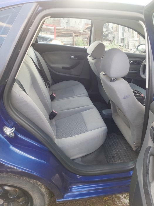 Продава се във изрядно състояние 1.4 75кс 2002г.