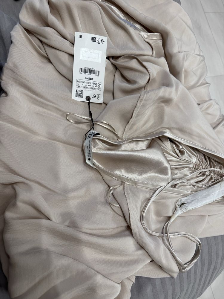 Сатенена рокля ZARA златиста Бохо стил Код  4437/092/808