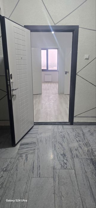 Novastroykadan yangi hali hech kim yashamagan remontli tayyor uy