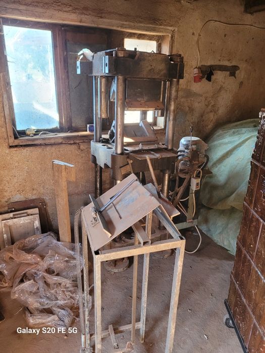 Vând presa hidraulica