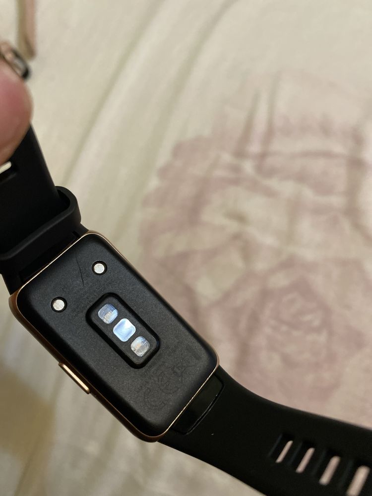 Часовник Huawei band 6