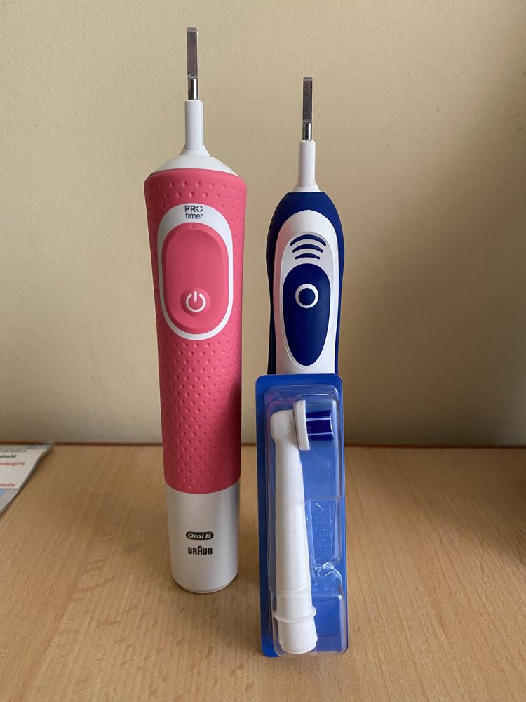 Periuța electrica Oral B albastra incercata