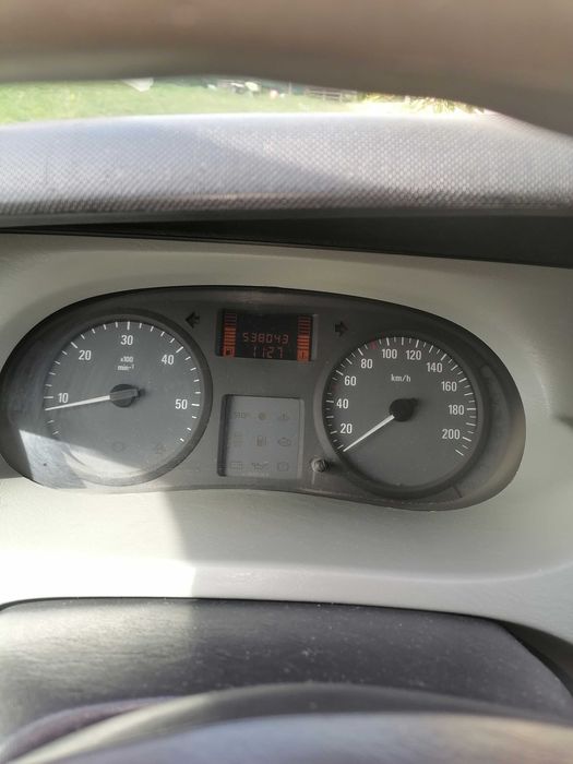 Vînd Opel vivaro 2008