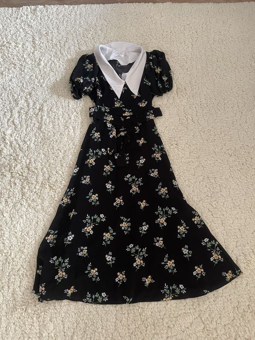 продам 4 платья на мероприятия