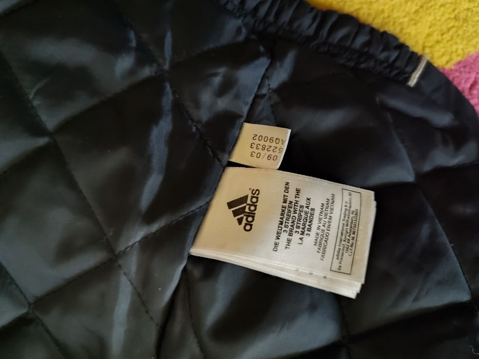 Vând geacă femei Adidas