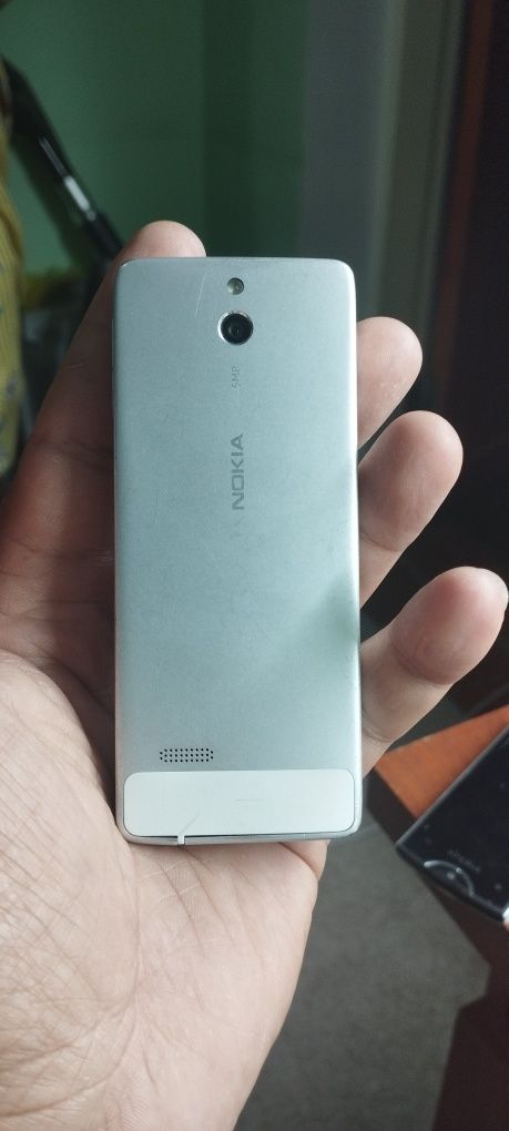 Продаются телефоны nokia, 515 и alcatel one touch