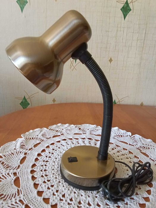 Лампа настольная ( новая )