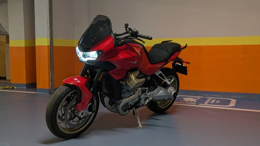Moto Guzzi V100 Mandello