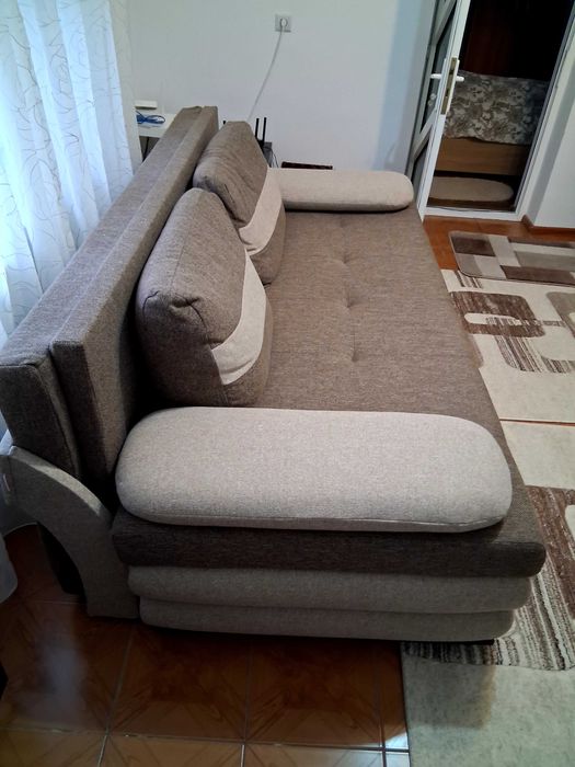 Canapea extensibila 3 locuri