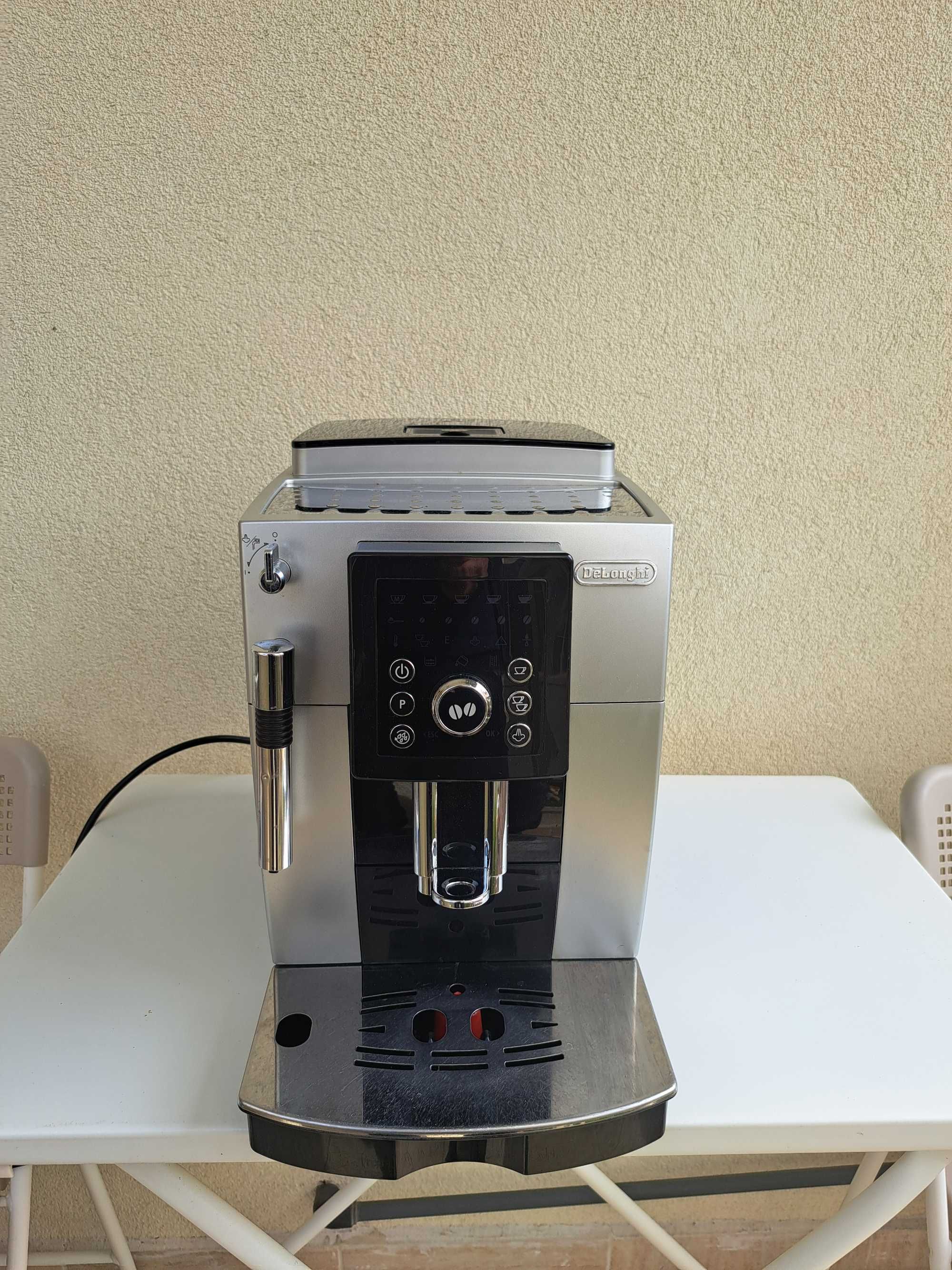 Кафемашина Delonghi ecam24.210 sb