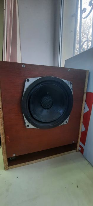 Продам сабвуфер без усилителя