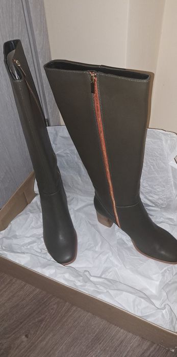 Ботуши - чисто нови