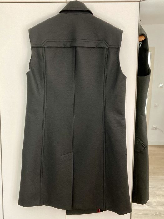 Palton barbatesc fara maneci Hugo Boss cu urme de utilizare