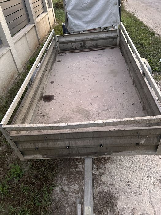 Vand doua remorci 750 kg si una de 1200 kg