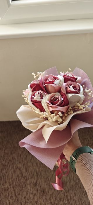 Ръчно изработени сатенени рози - букети и на бройка 

Търсите пода