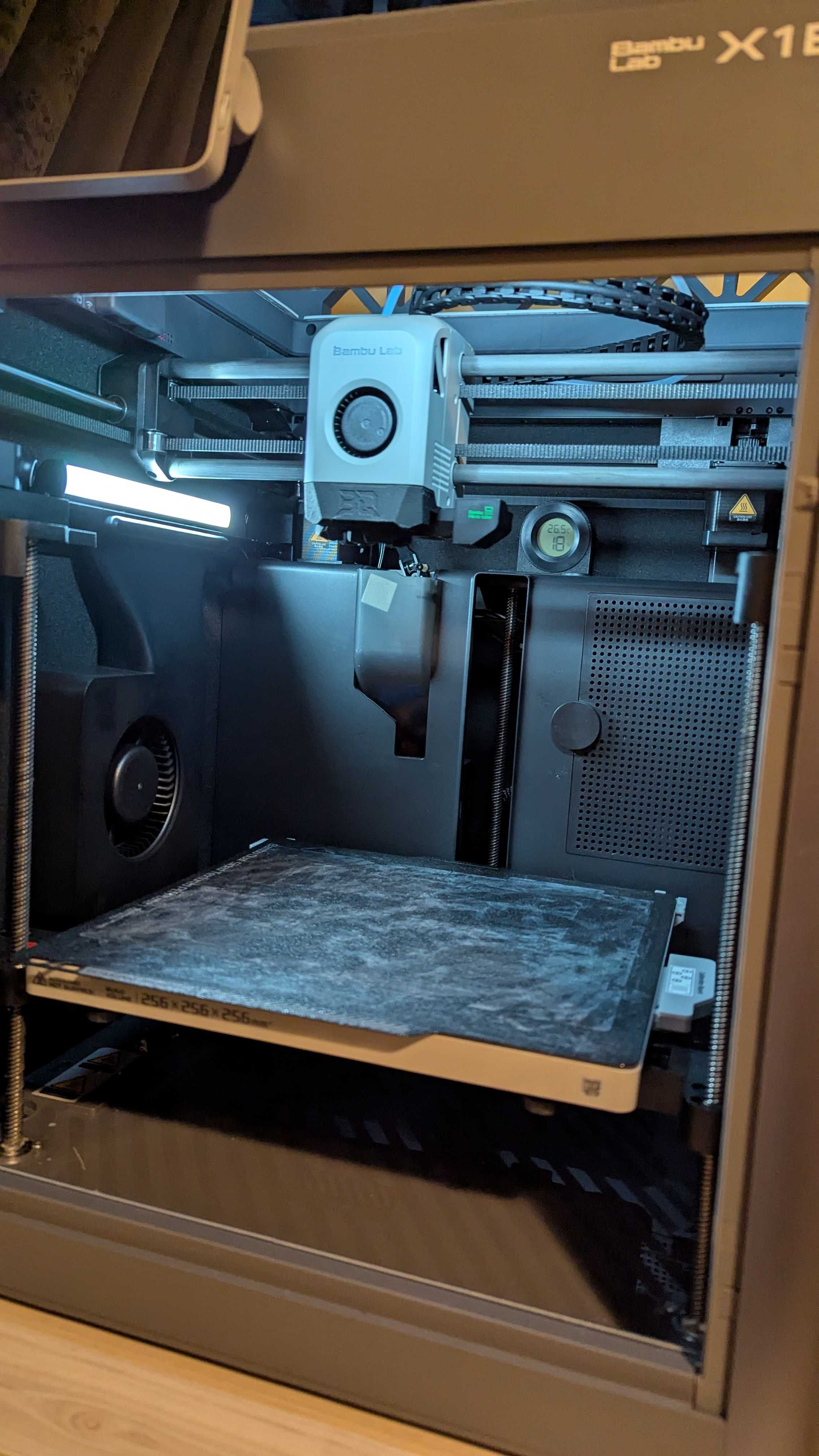 Продавам 3D принтер BambuLab X1E