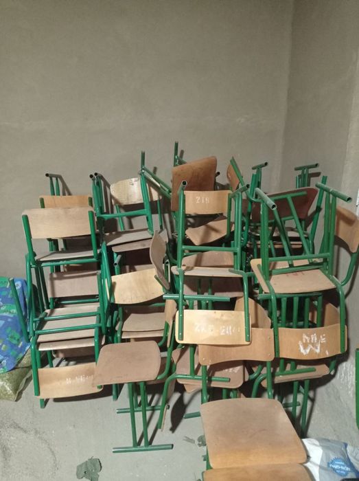 Bolalar uchun darslik stol stullar