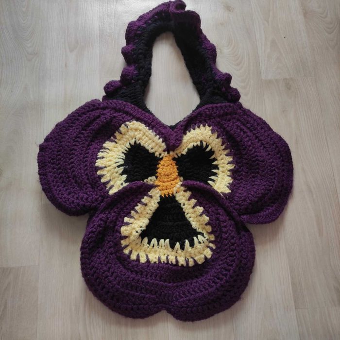 Ръчно плетена дамска чанта Теменужка