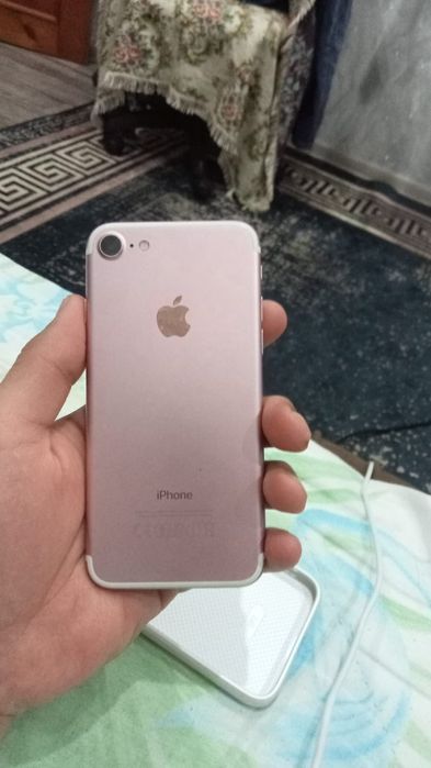 Айфон 7 в хорошем састояние