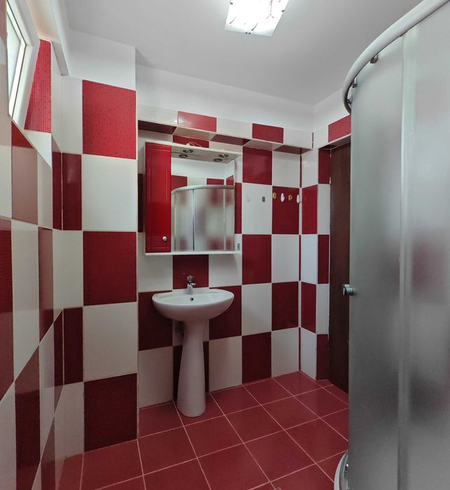 Proprietar vând apartament decomandat 91mp–Str Polonă,Otopeni(Central)