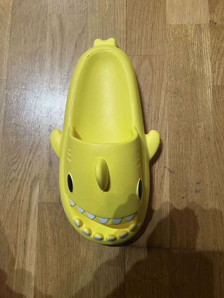 Slapi rechin | Papuci Shark pentru vara | Stoc 150 Buc | Marimi 36-41