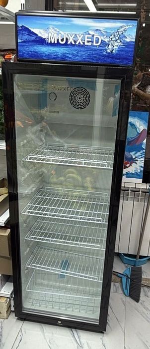 Продам витринный холодильник