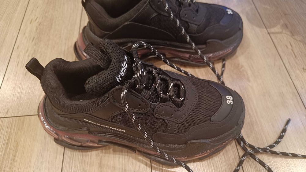Черни маратонки Balenciaga Triple S