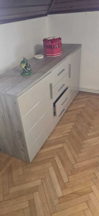 Comodă modernă cu sertare