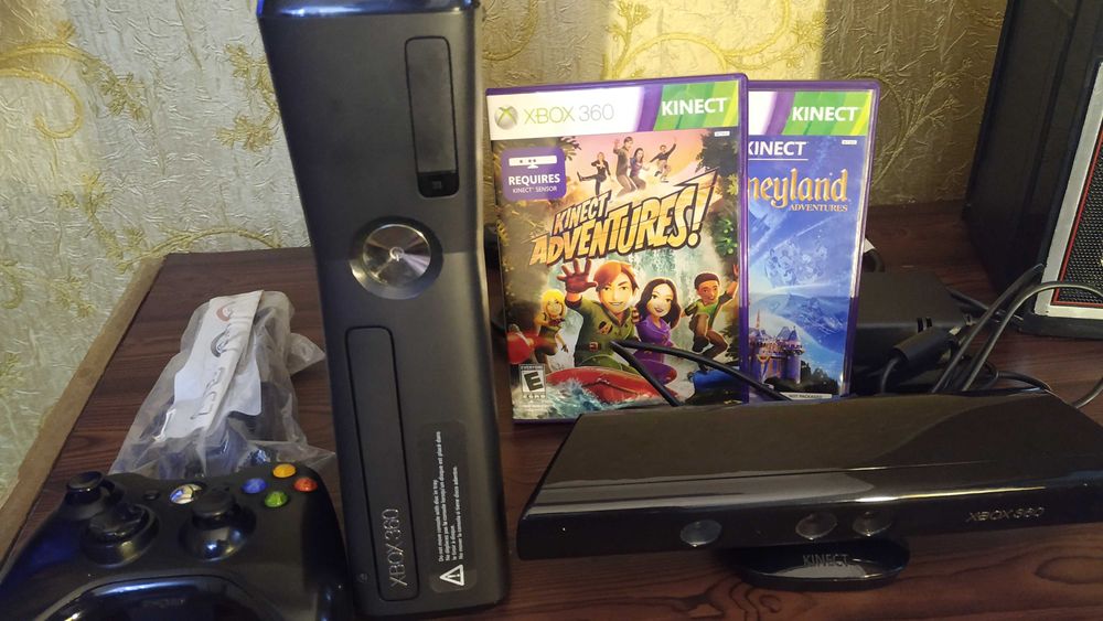 XBox 360 Slim + Kinect