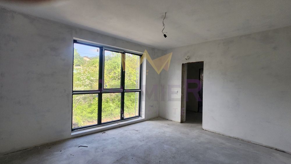 Продава се Четиристаен апартамент в Варна, Бриз - 166 кв.м за 2150 €/кв.м - Снимка #2