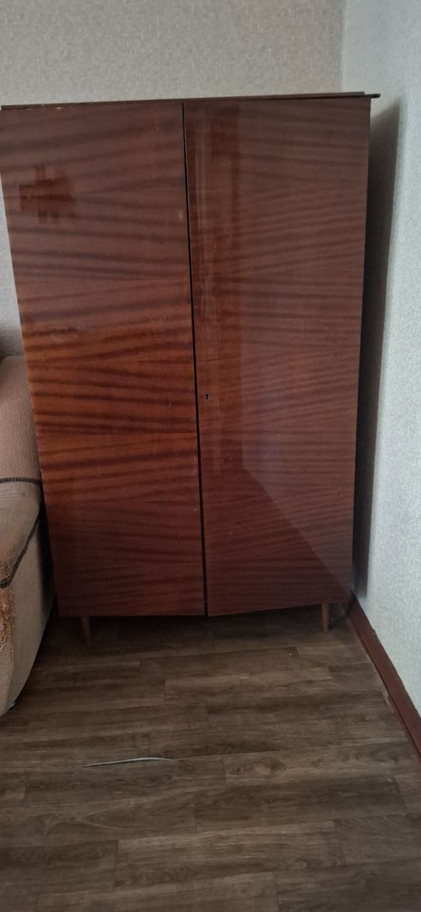 Продаю шифоньер.