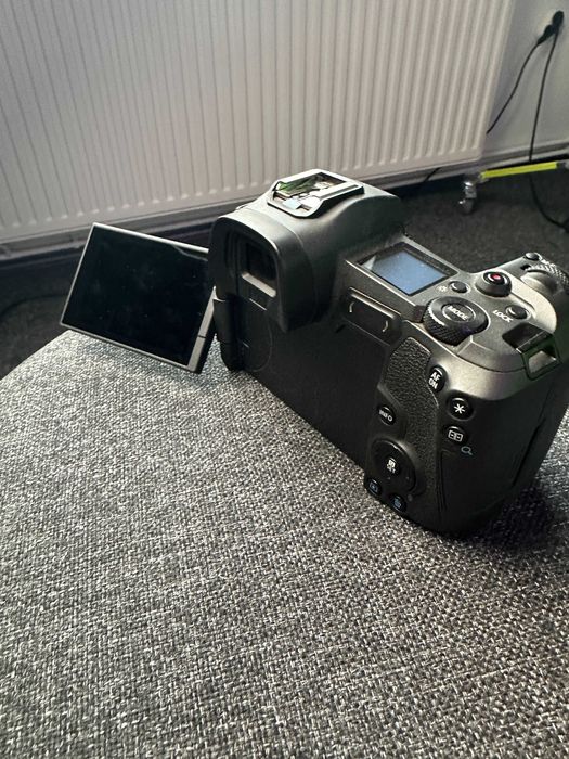 Cameră Canon EOS R