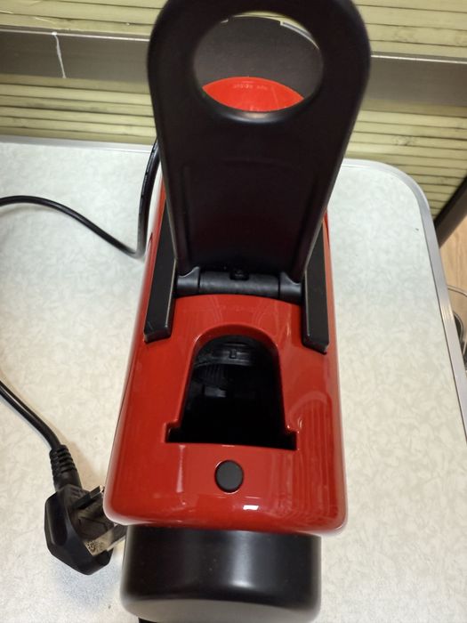 Кафемашина с капсули Nespresso Essenza Red