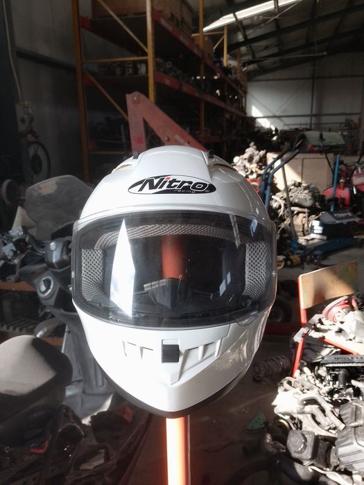 Vând cască nitro.