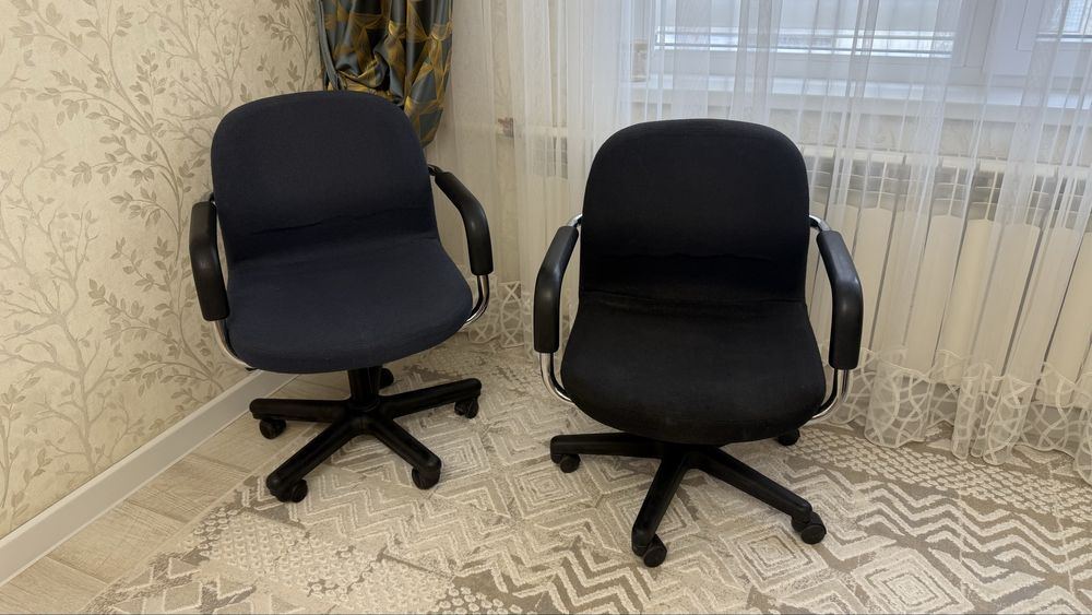 Офисные кресло удобные