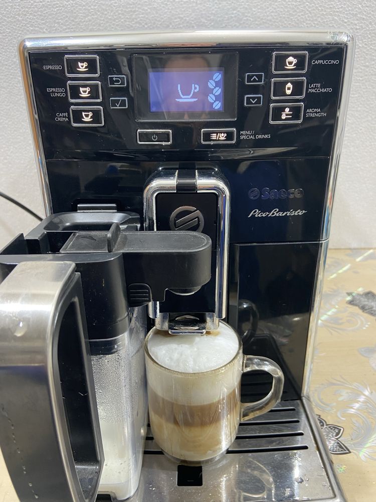 Espresor cafea Saeco pico baristo cu carafa de lapte