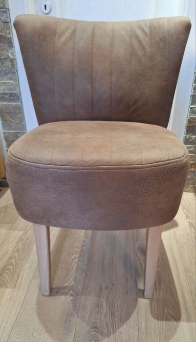 Трапезни столове и пейка