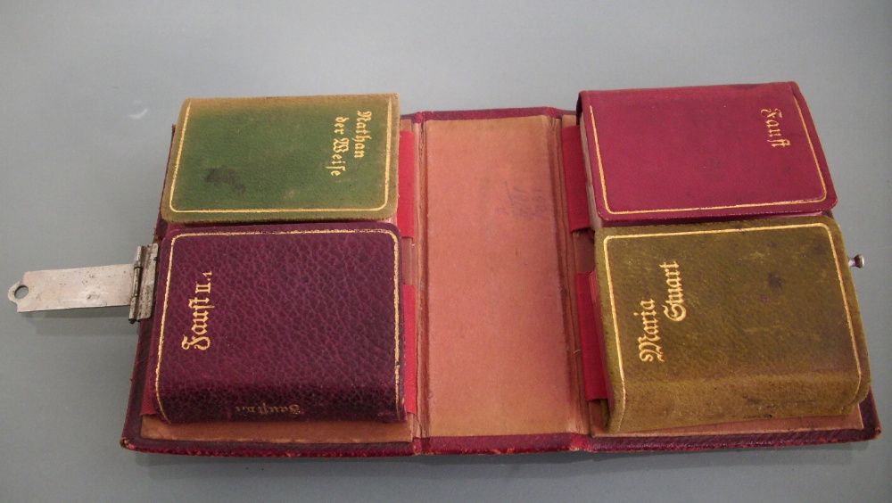 Комплект миниатюрни книги Liliput-Bibliothek