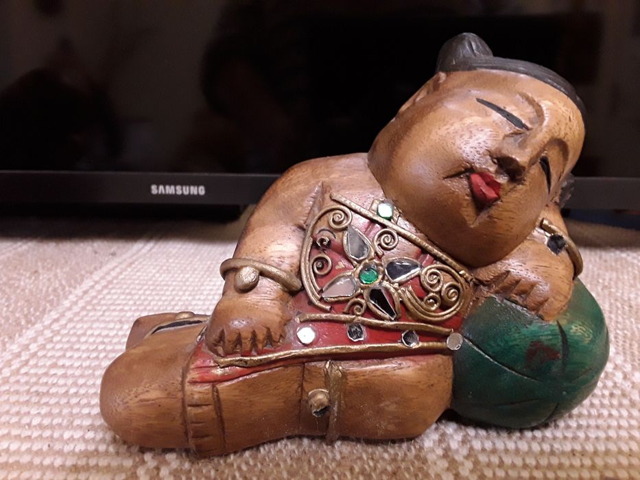 Pereche de sculpturi lemn, copii asiatici dormind pe pepeni