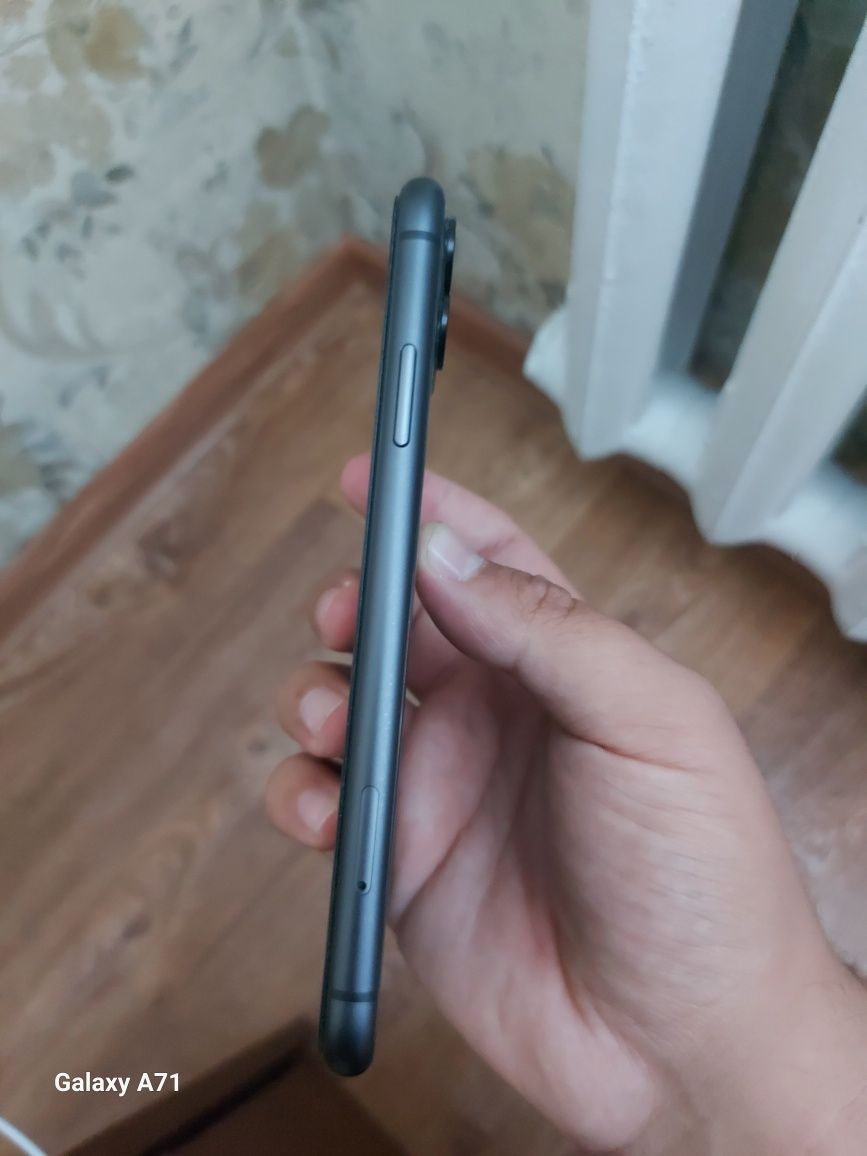 IPhone 11  на 128 г