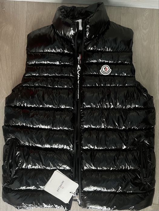 Moncler Черен лъскав Елек с качулка