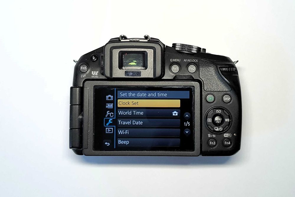 aparat foto mirrorless body Panasonic Lumix G6 cu obiectiv 14-140 OIS