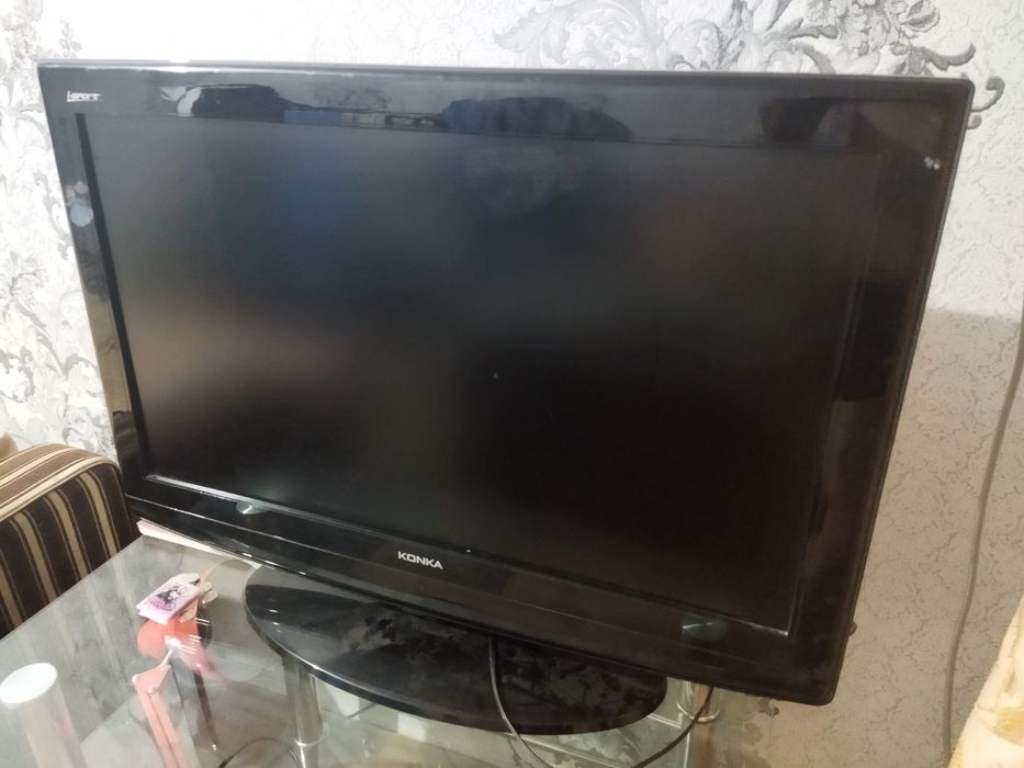 Телевизор оригинал. Все работает, в отличном состоянии. Читайте