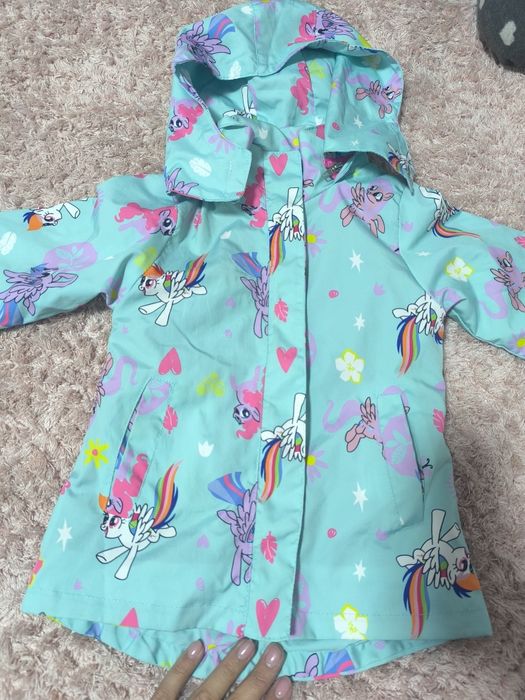 Продам куртку на флис.подкладе. на девочку 3-5 ле