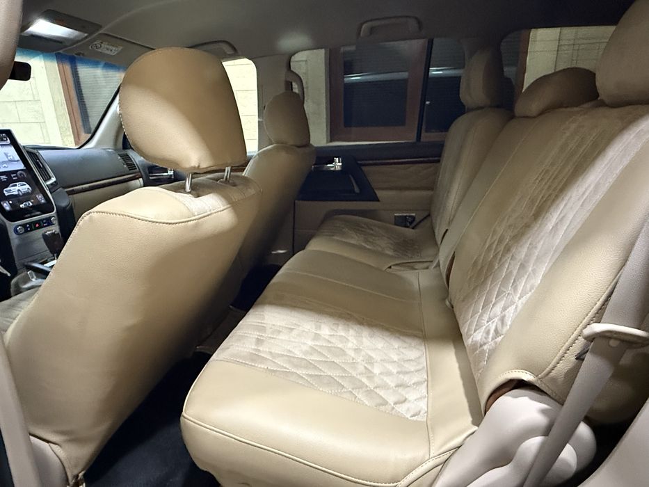 Toyota land cruiser 200