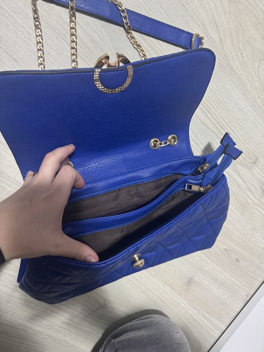 Geanta Guess albastra