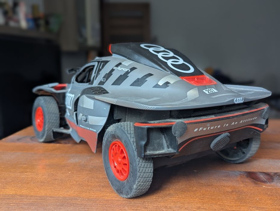 Audi RS Q E-Tron, Masinuta cu telecomanda Rastar 1:14